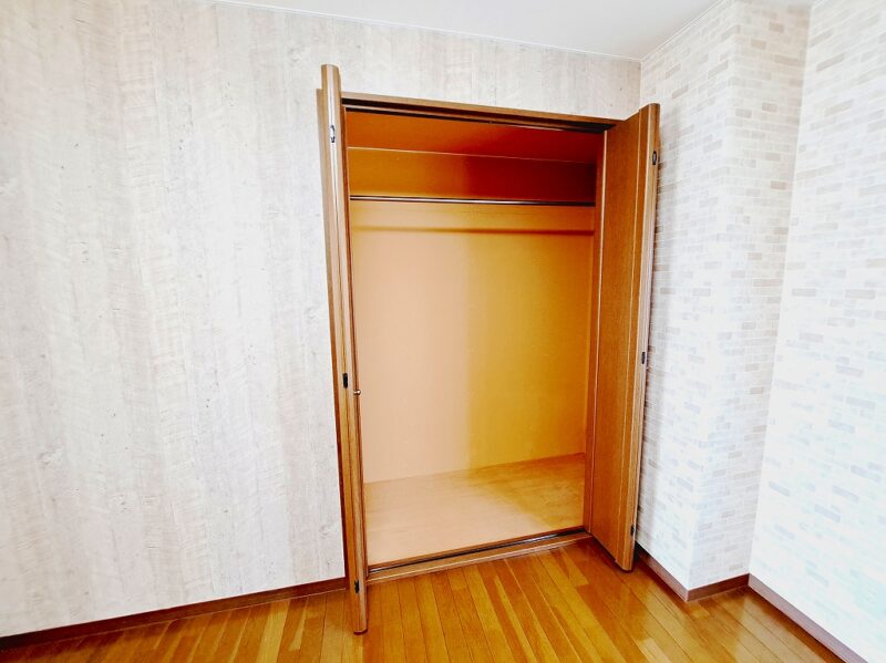 バスの便良好♬中心部へも通勤しやすい立地( ^o^)ノ集合玄関で冬期間も安心です◎ 7枚目画像