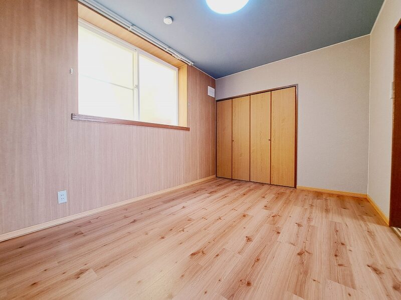 【リフォーム完了しました(^O^)クロス・フロアタイル貼り替え済み】キッチン入れ替え・浴室綺麗に塗装済み1LDK♪♪ 7枚目画像