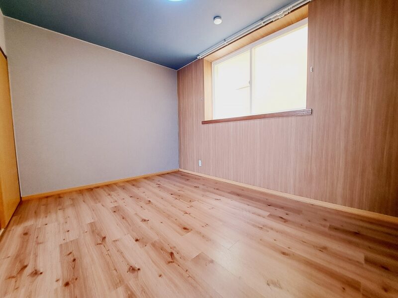 【リフォーム完了しました(^O^)クロス・フロアタイル貼り替え済み】キッチン入れ替え・浴室綺麗に塗装済み1LDK♪♪ 6枚目画像