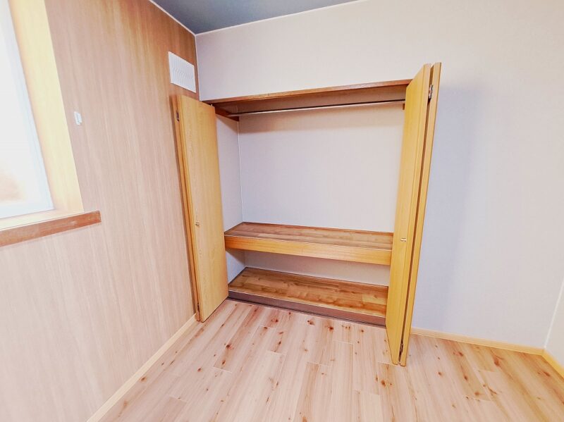 【リフォーム完了しました(^O^)クロス・フロアタイル貼り替え済み】キッチン入れ替え・浴室綺麗に塗装済み1LDK♪♪ 8枚目画像