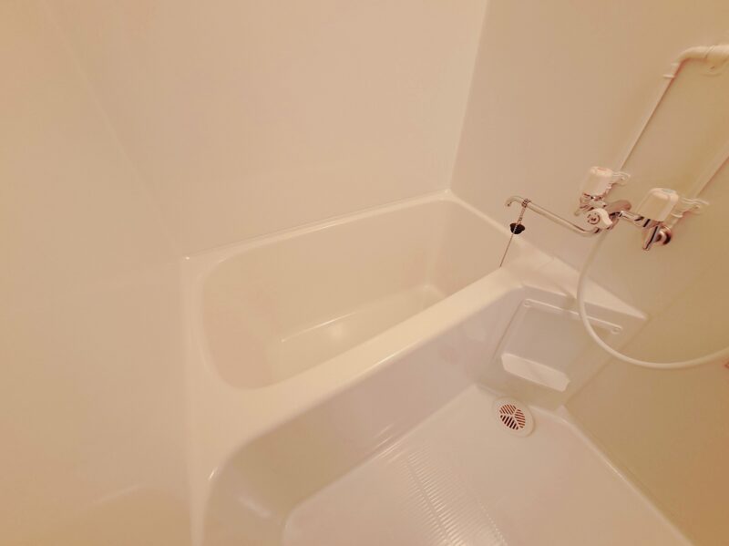 【リフォーム完了しました(^O^)クロス・フロアタイル貼り替え済み】キッチン入れ替え・浴室綺麗に塗装済み1LDK♪♪ 10枚目画像