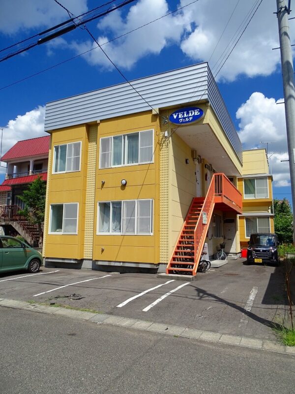 【リフォーム完了しました(^O^)クロス・フロアタイル貼り替え済み】キッチン入れ替え・浴室綺麗に塗装済み1LDK♪♪ 1枚目画像